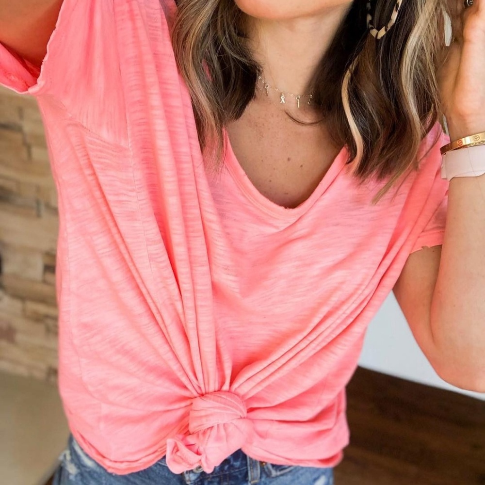 Large Devri Resin Blonde Tortoise Hoop Earrings - Picture 6 of 6